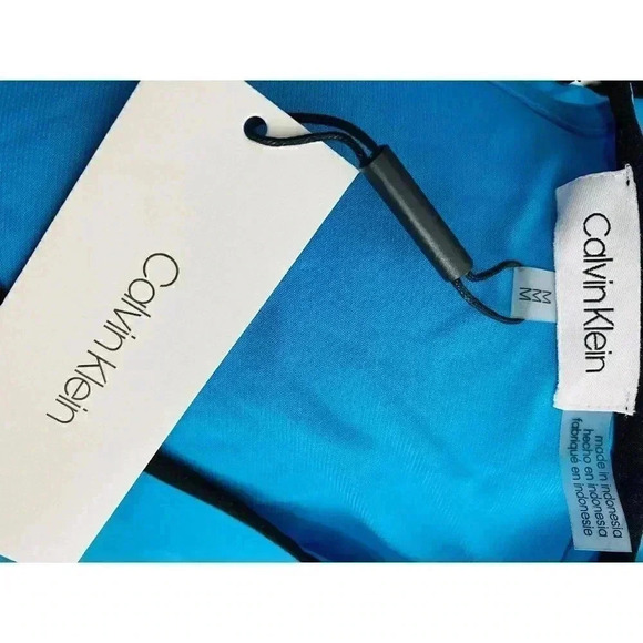 Calvin Klein- Sleeveless Top with Chiffon Ruffle - Picture 3 of 4